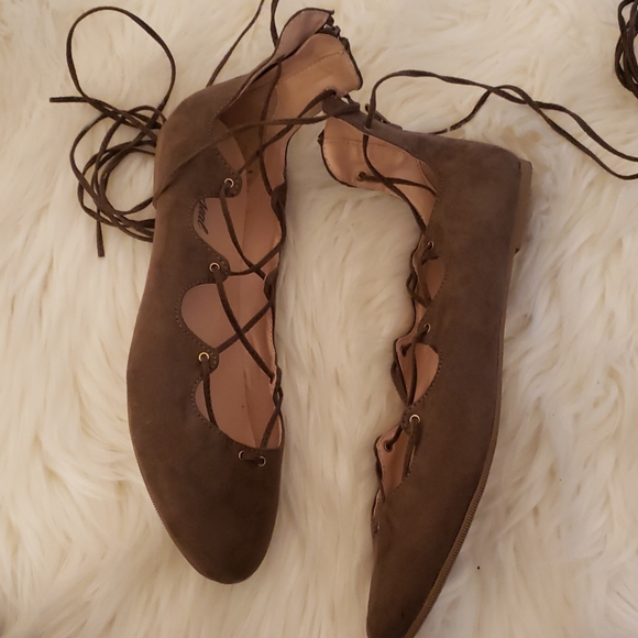 🔥🔥Taupe Ballerina Tie up Flats Size 8 - Picture 4 of 7